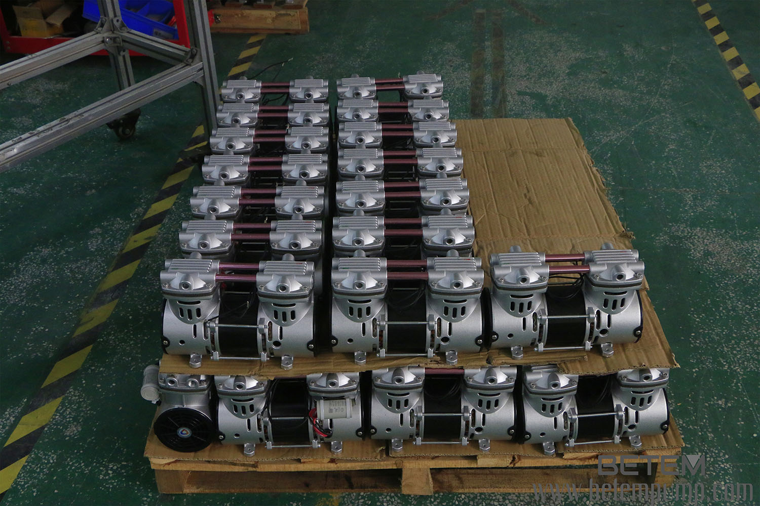 piston vacuum pump factory inside