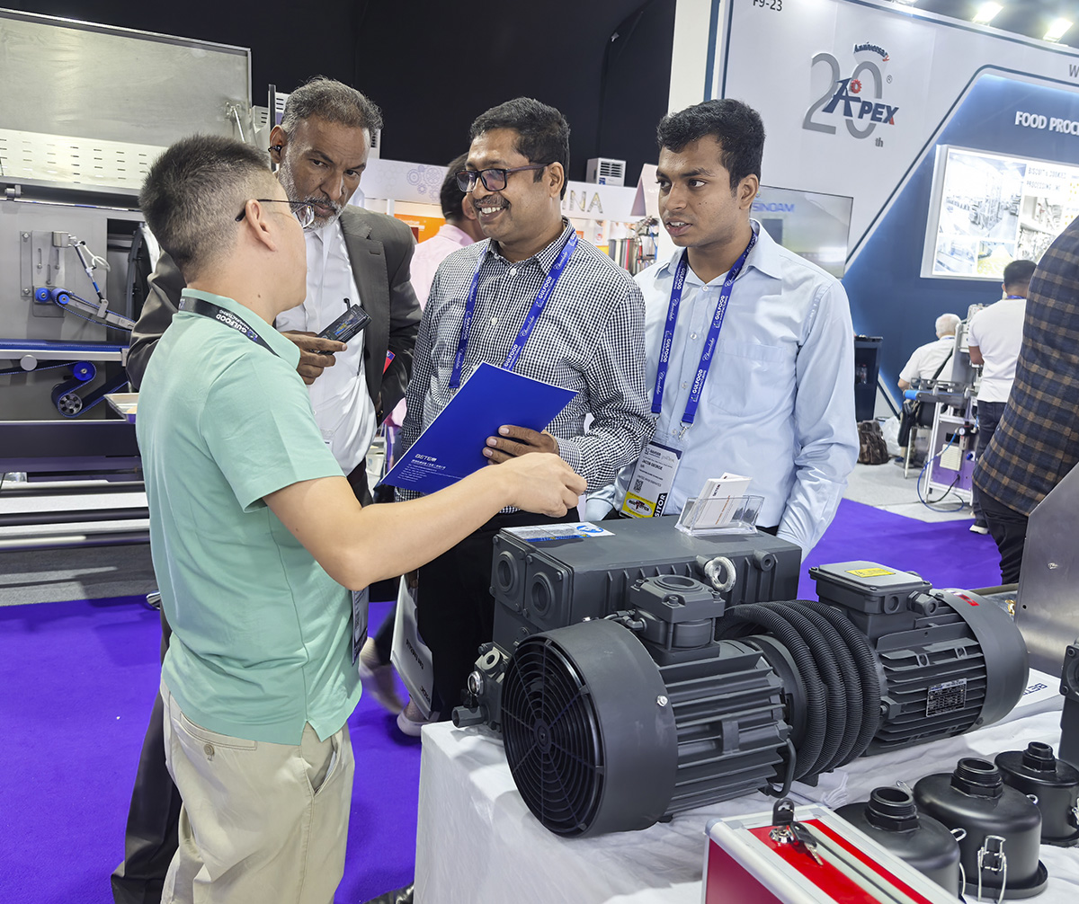 lots of clients visit betem pump booth in Dubai show gulfood exhibitions